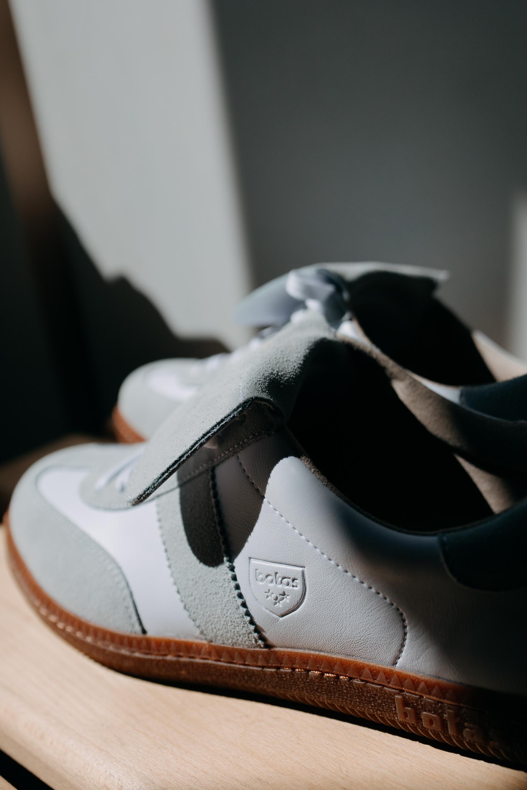 Iconický NIE PRÍLIŠ STARÝ Sivý